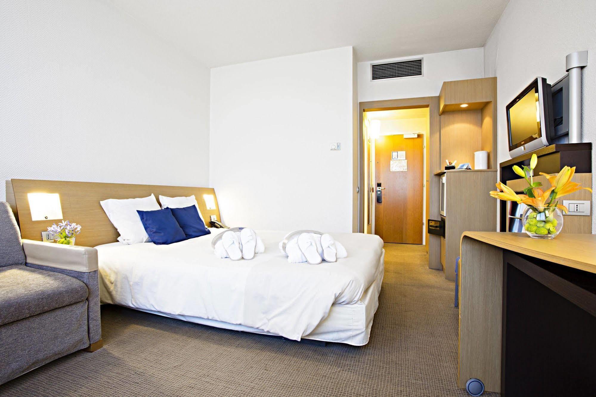 Novotel Genova City Екстериор снимка